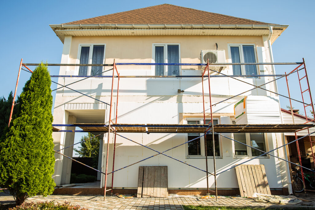 Zateplování rodinného domu jako jedna z možných etap renovace